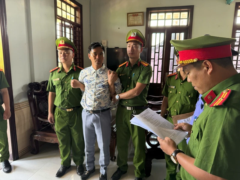 Chủ tiệm cây cảnh ở Huế vừa bị khởi tố, lộ thêm hành vi đánh chửi mẹ ruột