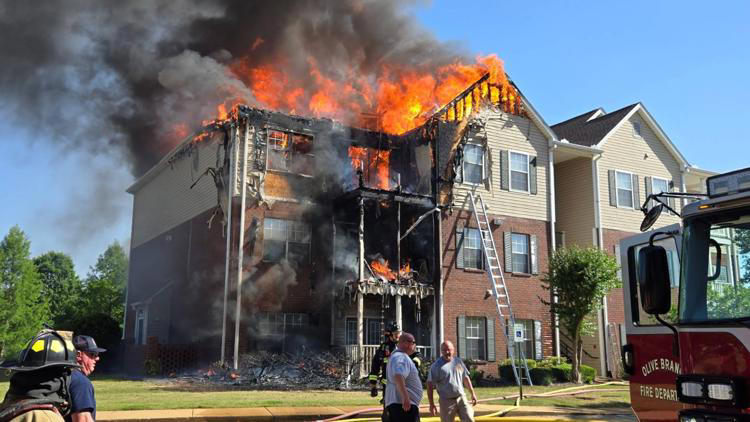 No injuries after large apartment fire in Olive Branch
