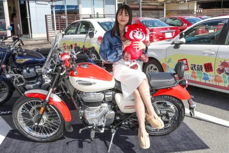 足つきに不安な人必見! 147cmライダー目線で見るメテオ350の実力