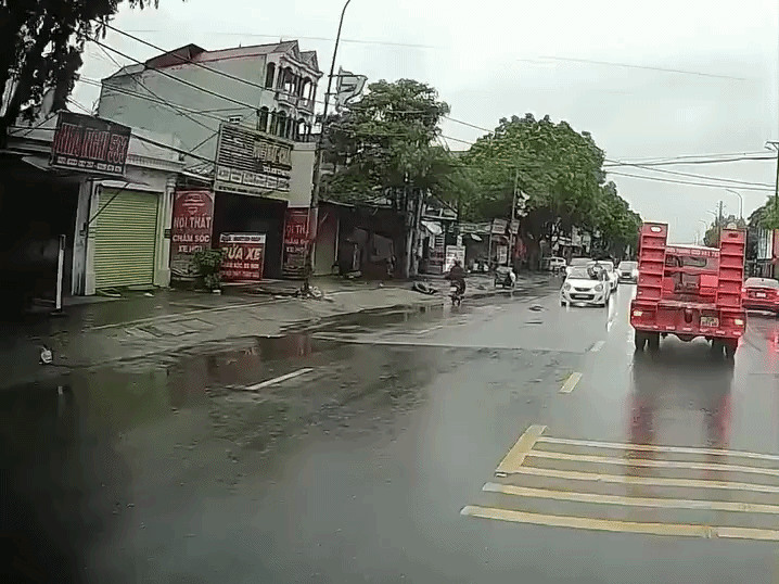 Vụ người đàn ông nằm trên nắp ca pô ô tô đang chạy: Khởi tố bố vợ và con rể