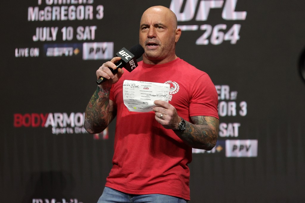 El presidente de la UFC, Dana White, revela que fue presionado para despedir a Joe Rogan.