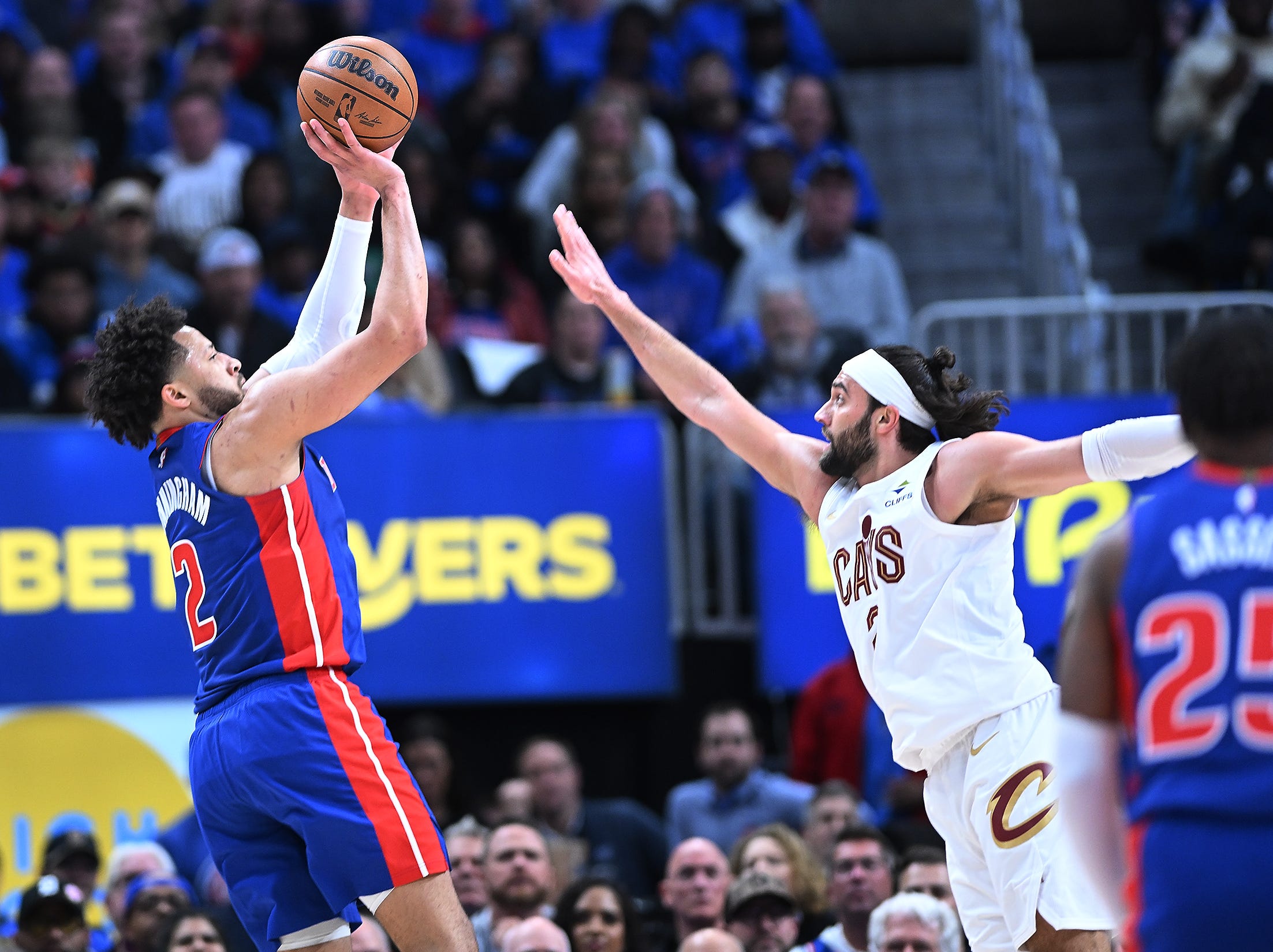 Pistons answer, take 95-89 fourth-quarter lead in Game 5: Live updates