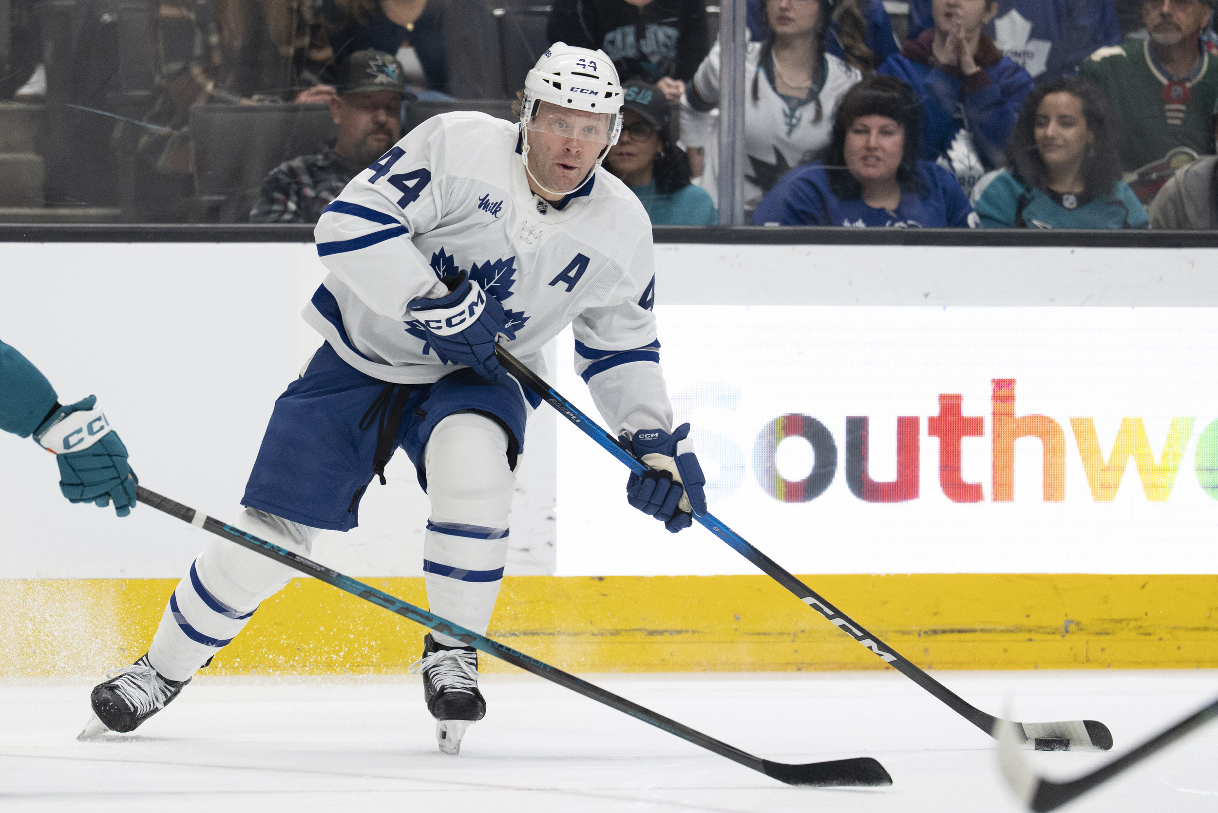 Canadian daily rumours: Maple Leafs, Canucks, Oilers & Rielly