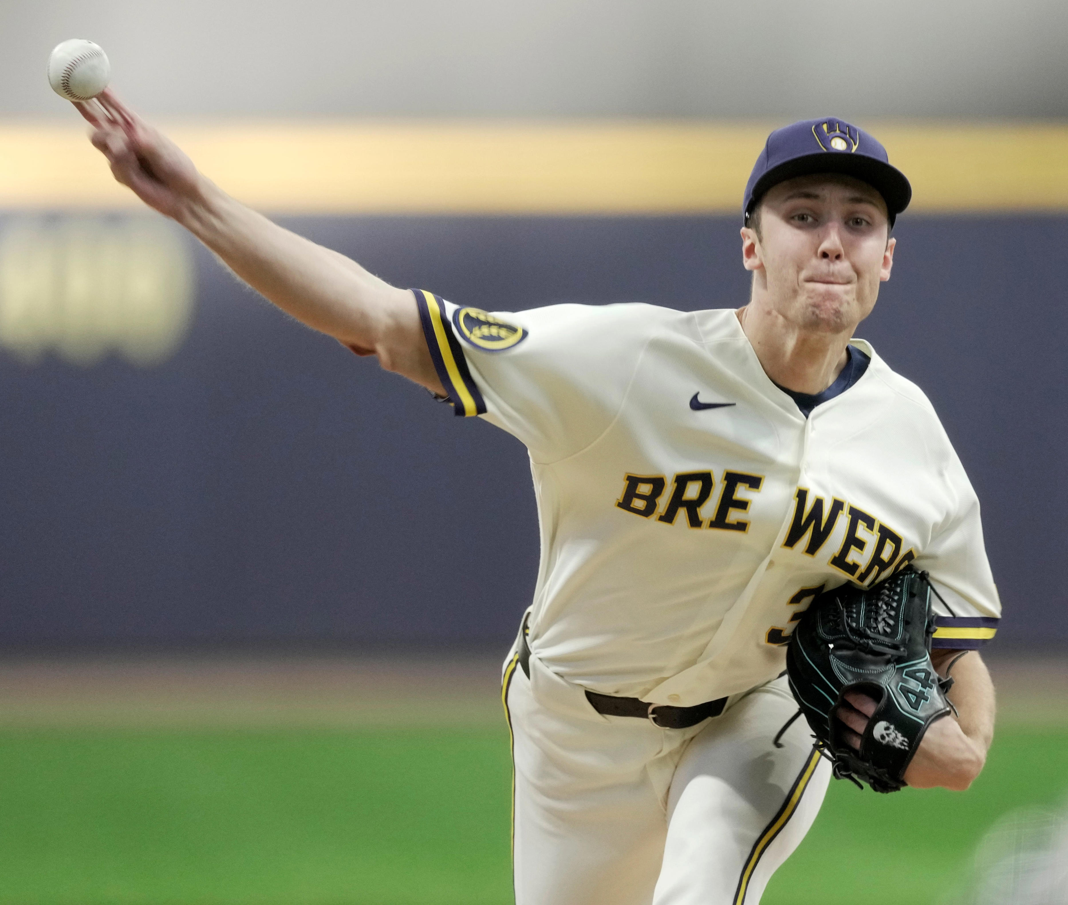 What channel is Brewers vs Cardinals on tonight? Time, TV, streaming