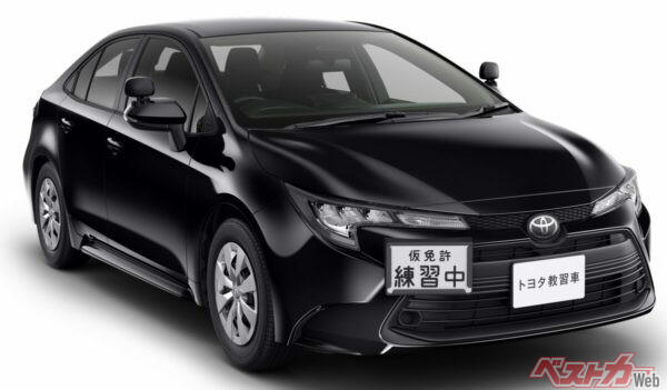 カローラに「トヨタマーク」が復活! 6MTが選べる“教習車仕様”が隠れた名車すぎる! 豪華装備いらねえ…マニアが密かに狙う「究極の素性」とは!
