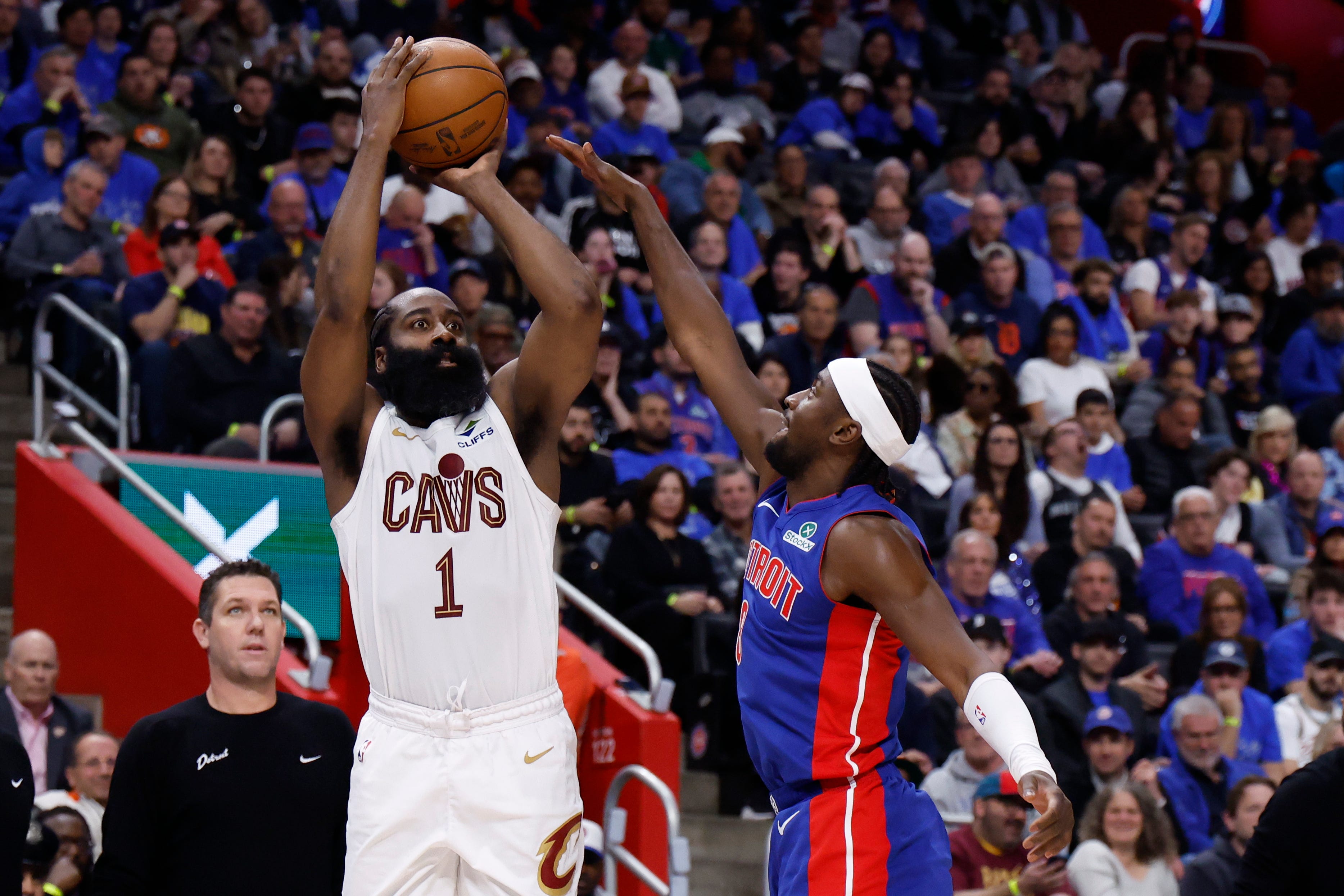 Former Sixers star James Harden erupts to lead Cavs past Pistons