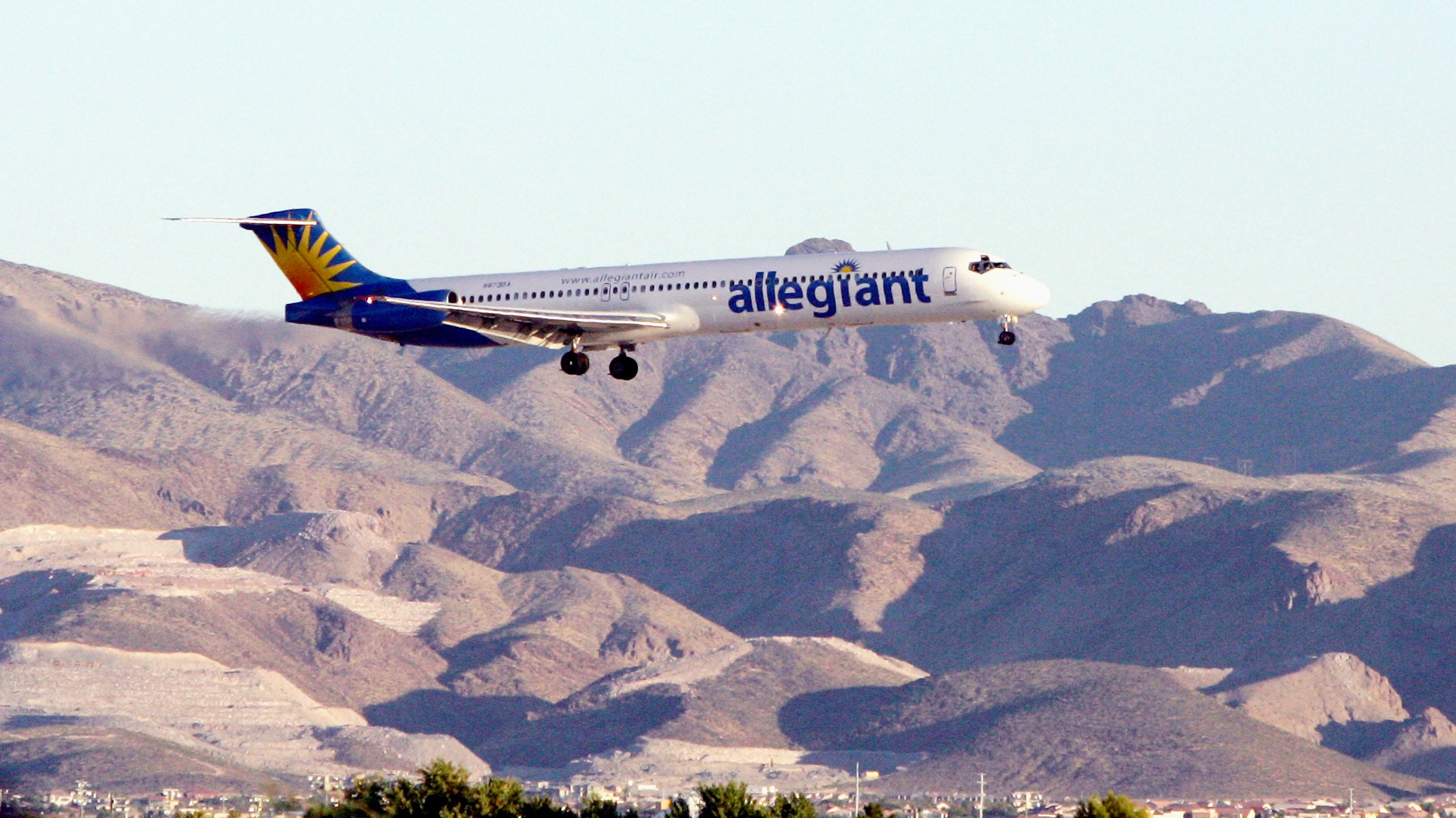 LAS VEGAS - SEPTEMBER 6: An Allegiant Air jet lands at McCarran International Airport on September 6, 2005 in Las Vegas, Nevada.