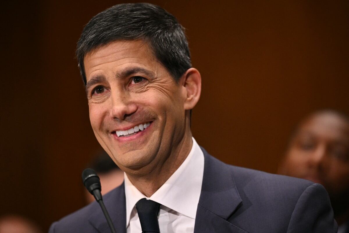 En el debut de Kevin Warsh, sucesor de Jerome Powell en la FED de ...