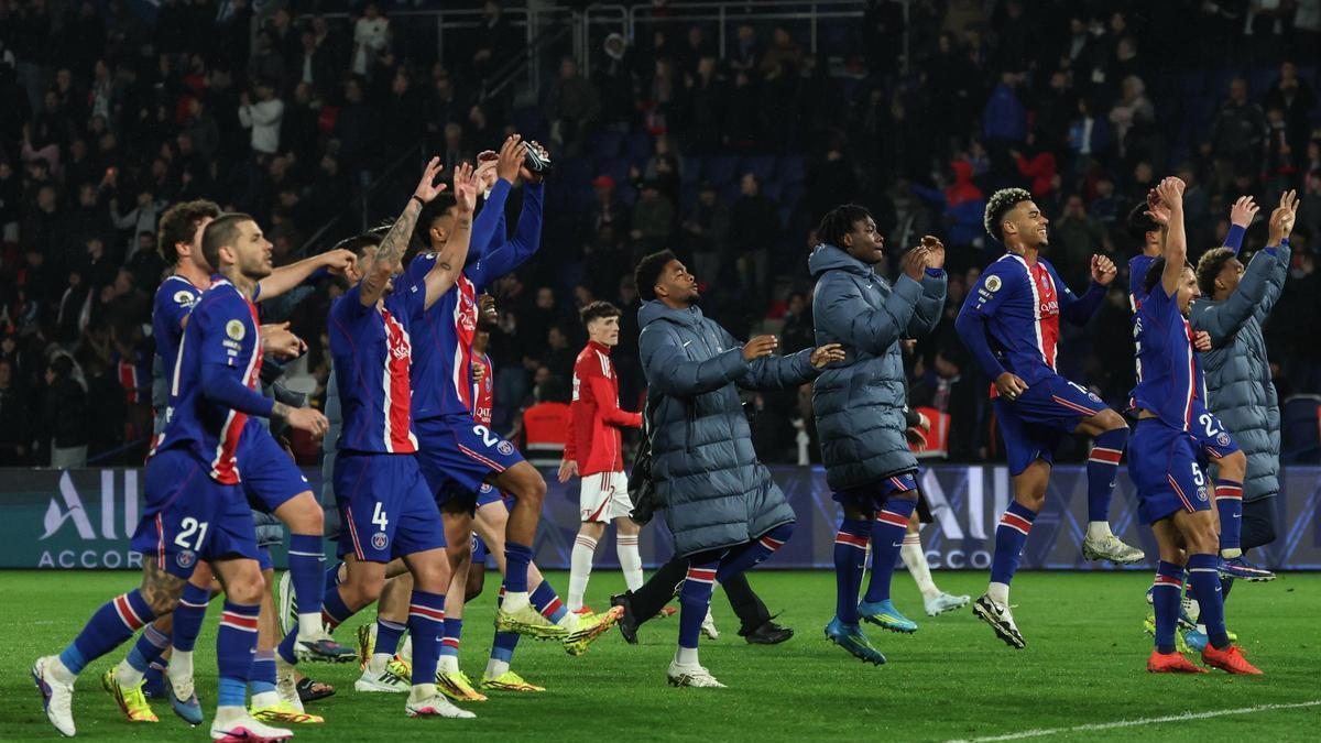 El PSG se corona en la Ligue 1 y Luis Enrique ya es histórico en Francia