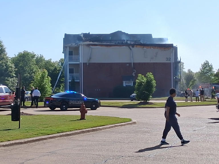 Fire engulfs Olive Branch apartment building