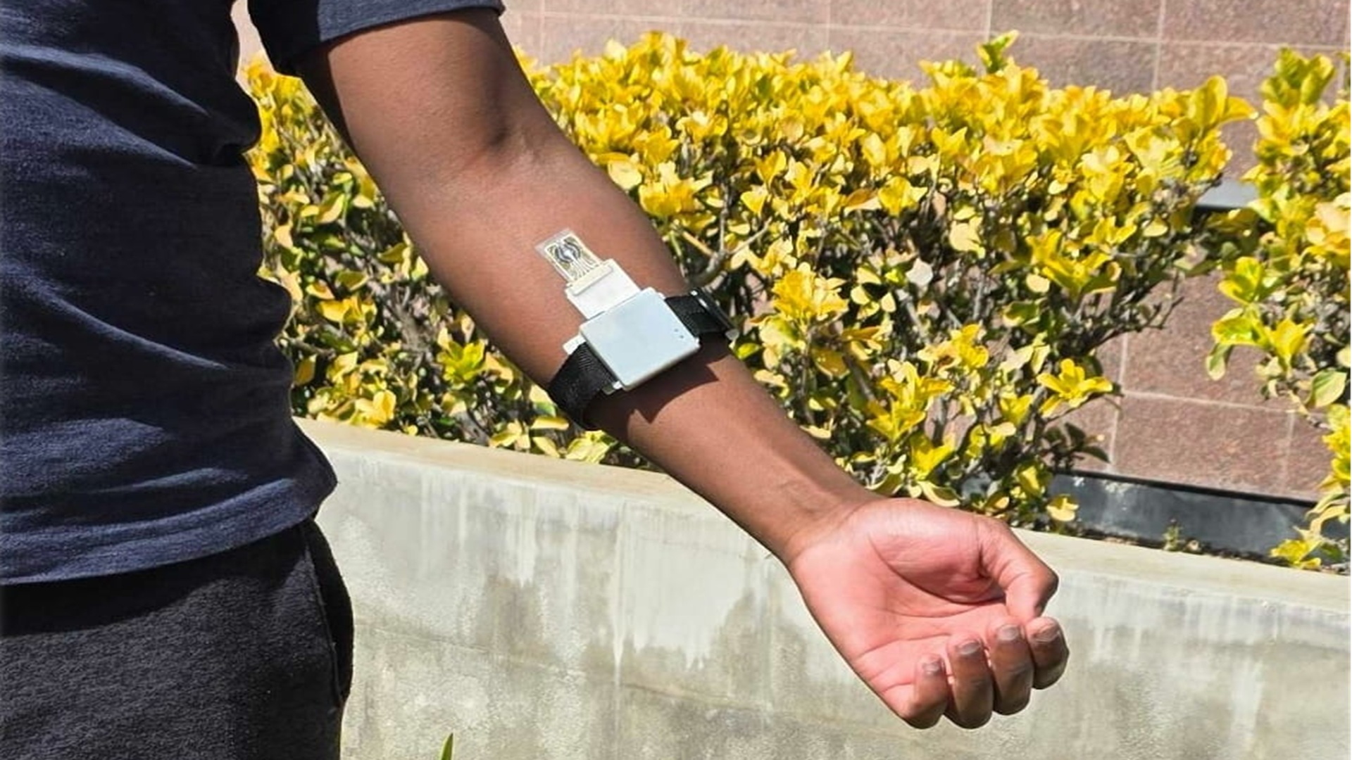 Battery-free wireless sweat sensor runs 21 days without losing tracking ...