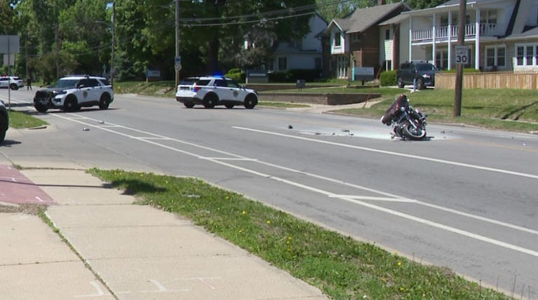 Motorcyclist critically injured in Des Moines crash dies
