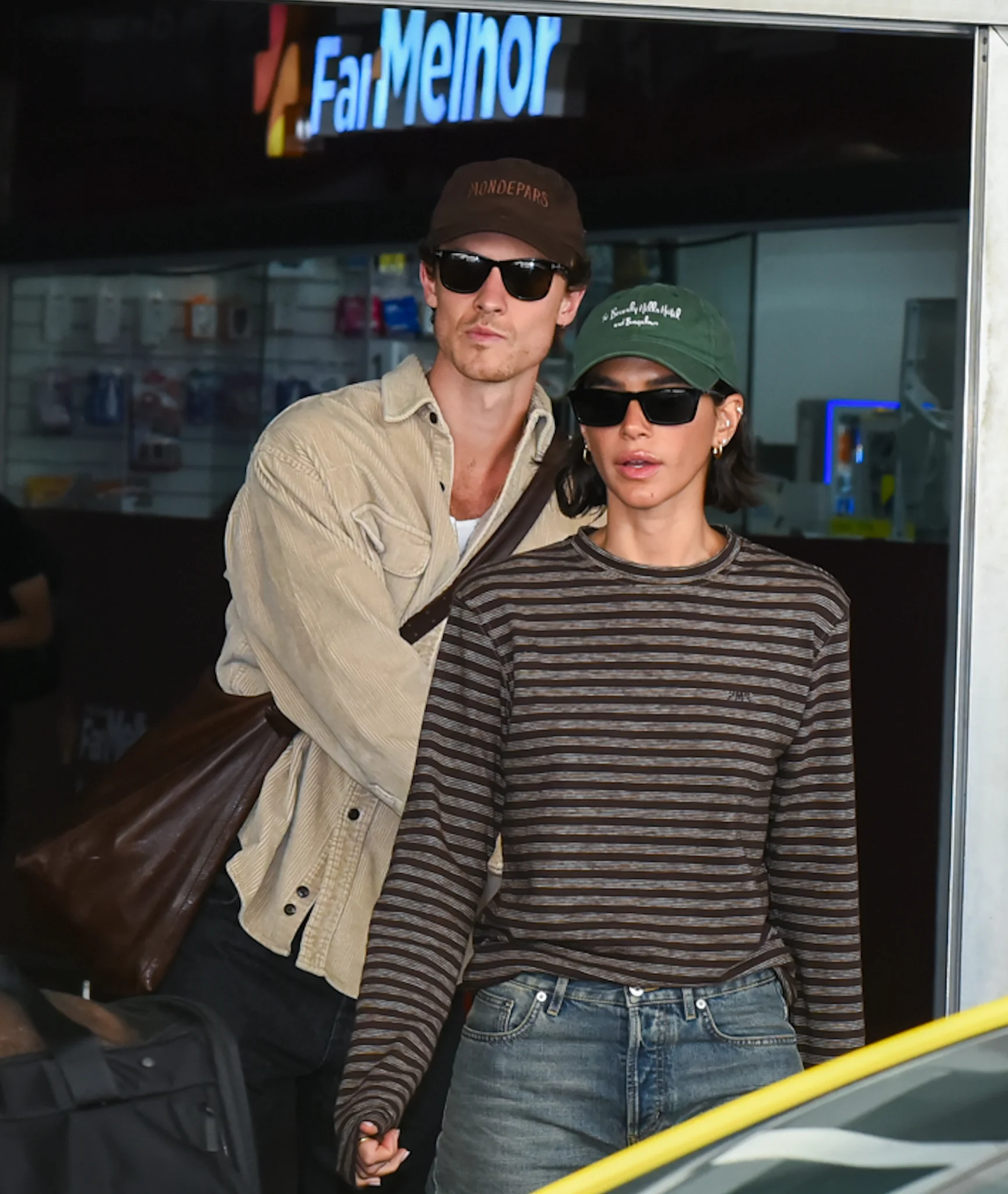 Shawn Mendes se machuca nos EUA e Bruna Marquezine acompanha ida ao ...