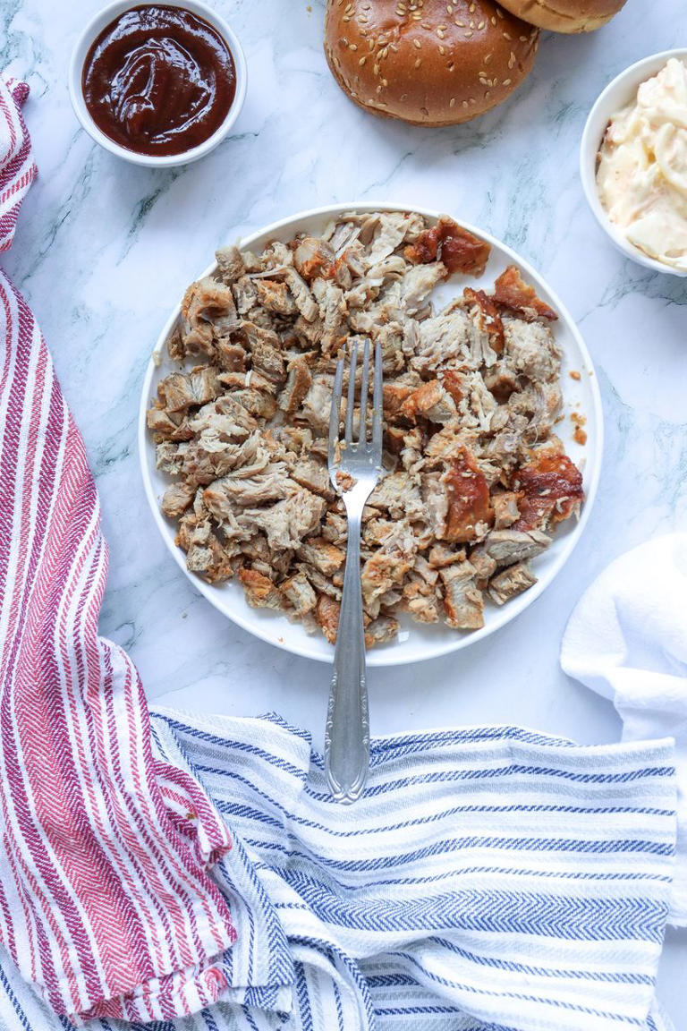 Slow cooker BBQ pulled pork sandwiches (easy cookout recipe)