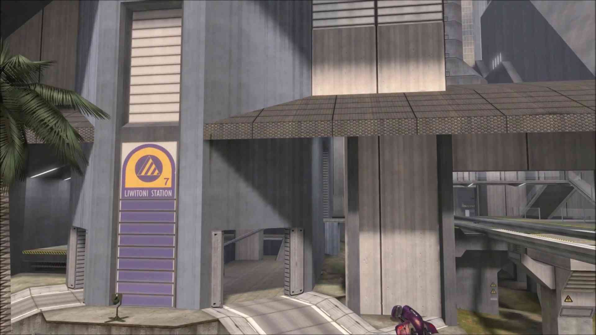 What happens if you derail the train in Halo 2 Terminal
