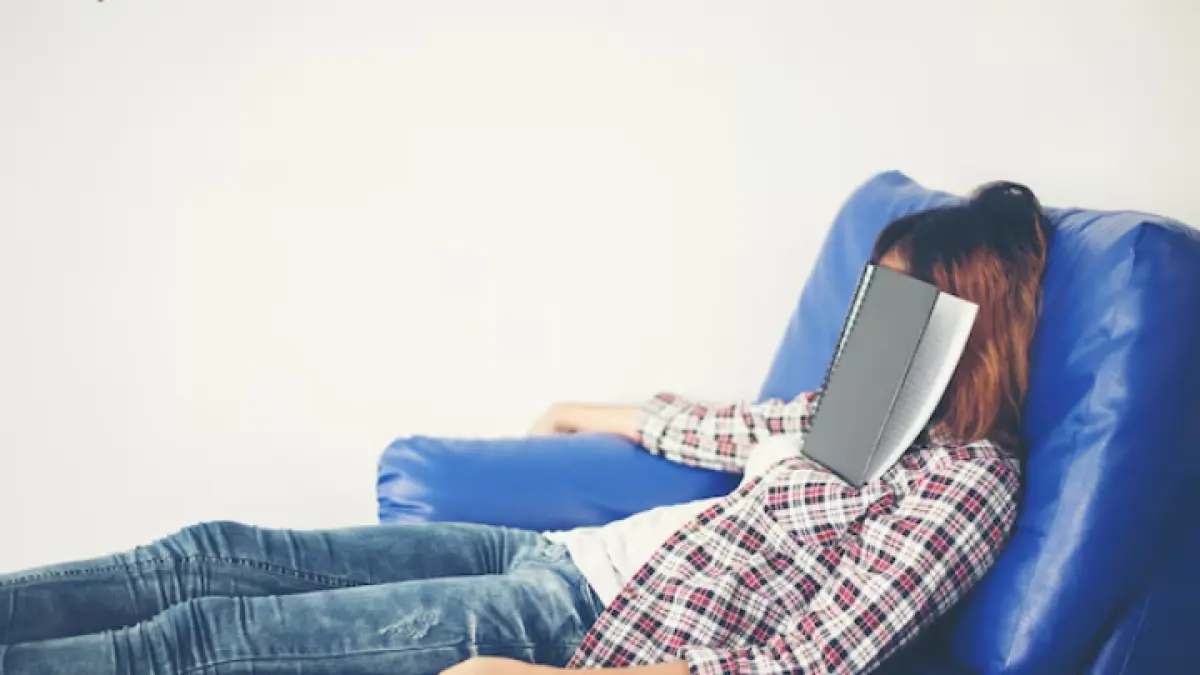 Adaptif Tidur – Kemampuan Luar Biasa dan Adaptif Bisa Tidur di Mana Saja https://adikarto.com/orang-yang-tidur-di-mana-saja-kapan-saja-kuasai-9-keterampilan-hidup-ini/ Berdasarkan penelitian psikologi mengenai stres, regulasi emosi, dan kualitas tidur, terdapat beberapa keterampilan hidup yang umum dimiliki oleh orang-orang yang mudah tidur. Berikut 9 keterampilan tersebut: Anindyka Shah Daya Hidup