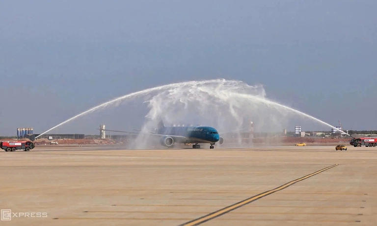 Chuyến bay đầu tiên hạ cánh xuống sân bay quốc tế Long Thành vào tháng 12 năm 2025. Ảnh: VnExpress/Phú Tuỳ.