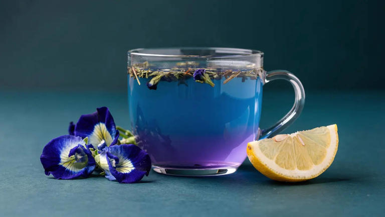 Blue tea benefits that make this magical colour-changing drink a ...