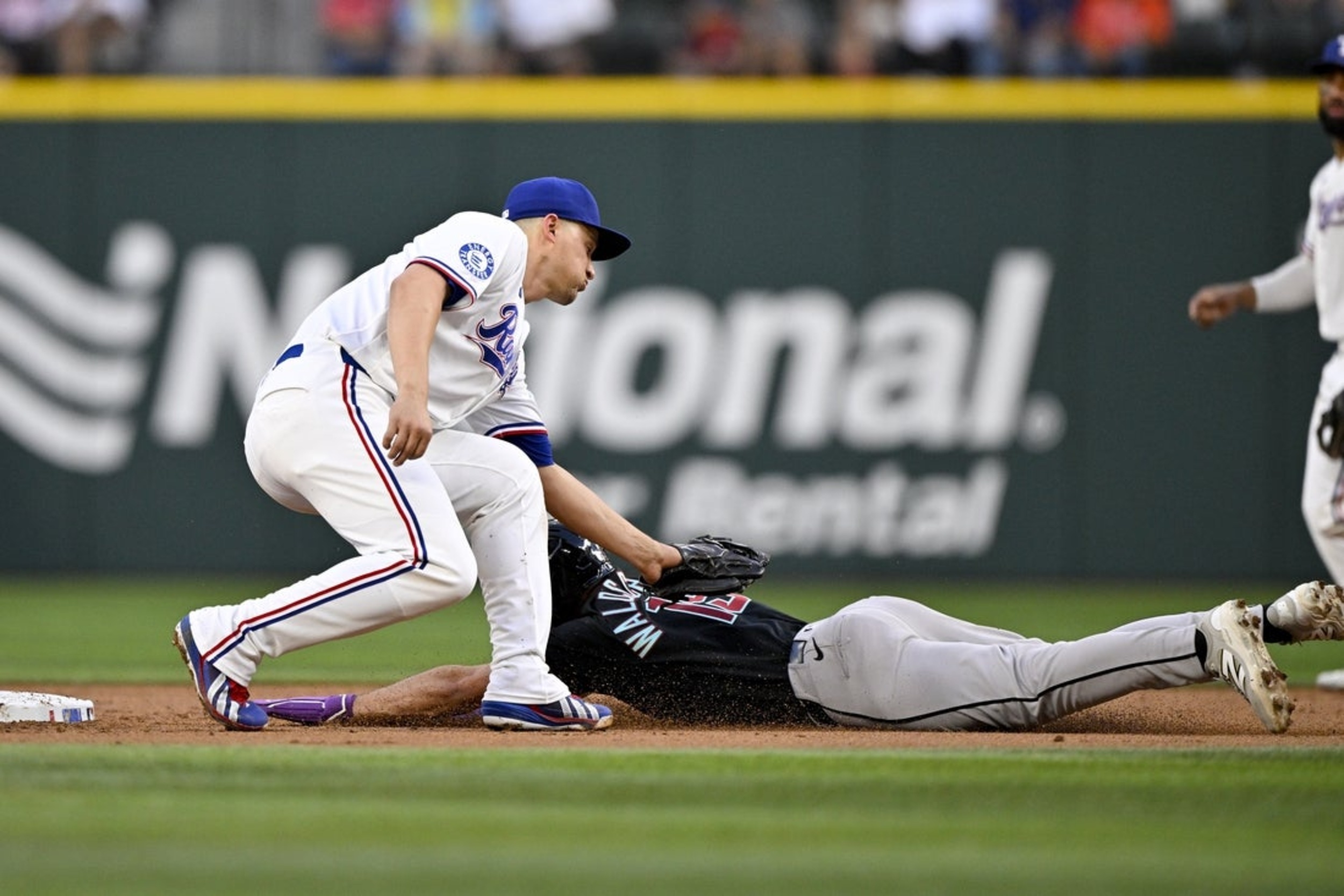 Rangers score 3 runs with 2 outs in ninth to rally past Diamondbacks