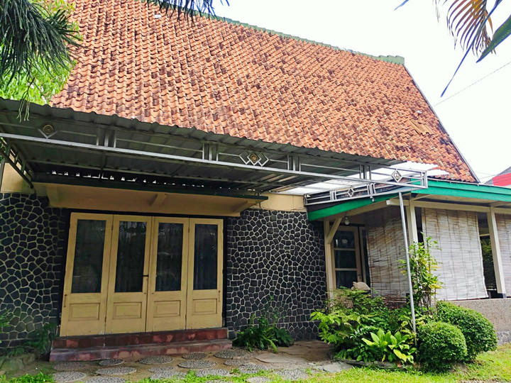 Rumah Pahlawan Nasional yang juga rektor pertama Universitas Gadjah Mada (UGM) Prof Dr Sardjito yang berada di Jalan Cik di Tiro, Terban, Kemantren Gondokusuman, Kota Yogyakarta dijual, Rabu (13/5/2026). Foto: Panji/kumparan
