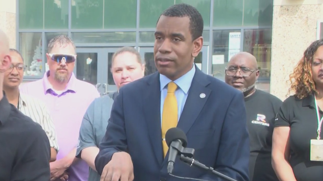 Rochester mayor condemns fights at Ontario Beach Park
