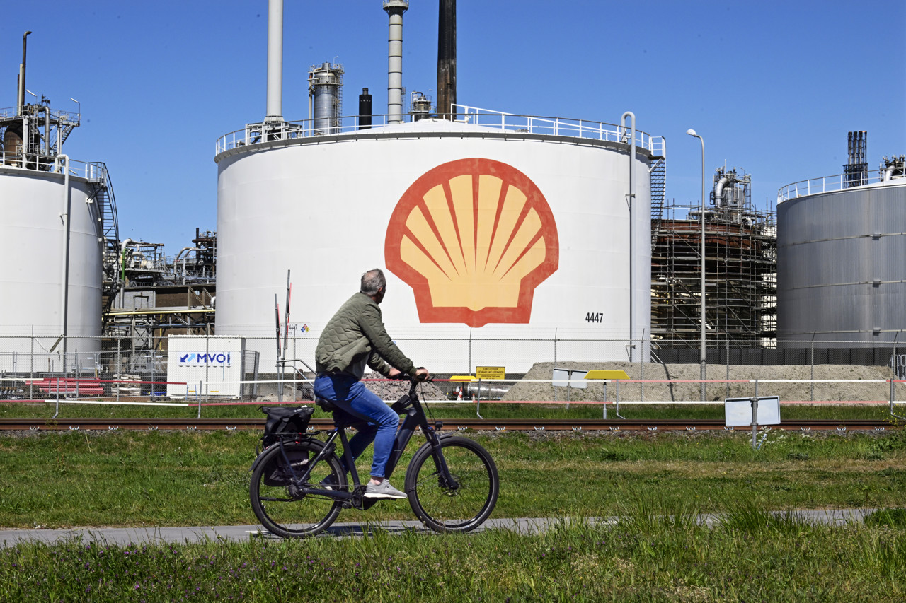 (Ex-)medewerkers Shell willen duurzamere koers afdwingen