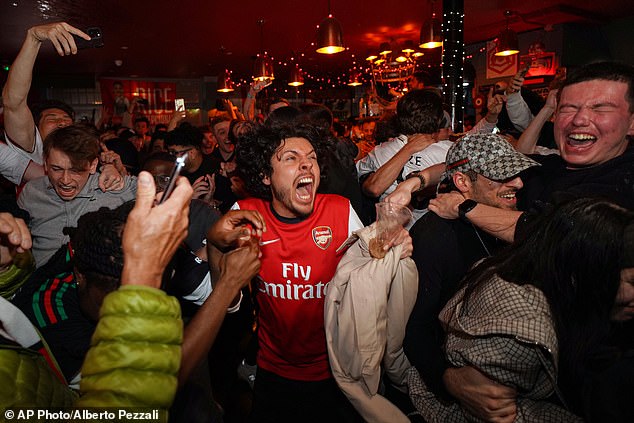 Arsenal fans paint North London red as they celebrate first Premier ...