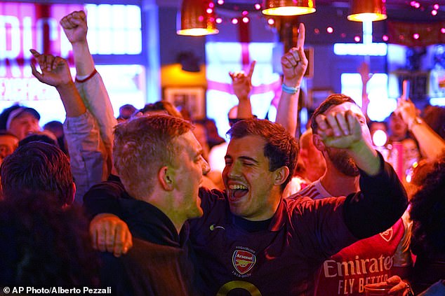 Arsenal fans paint North London red as they celebrate first Premier ...