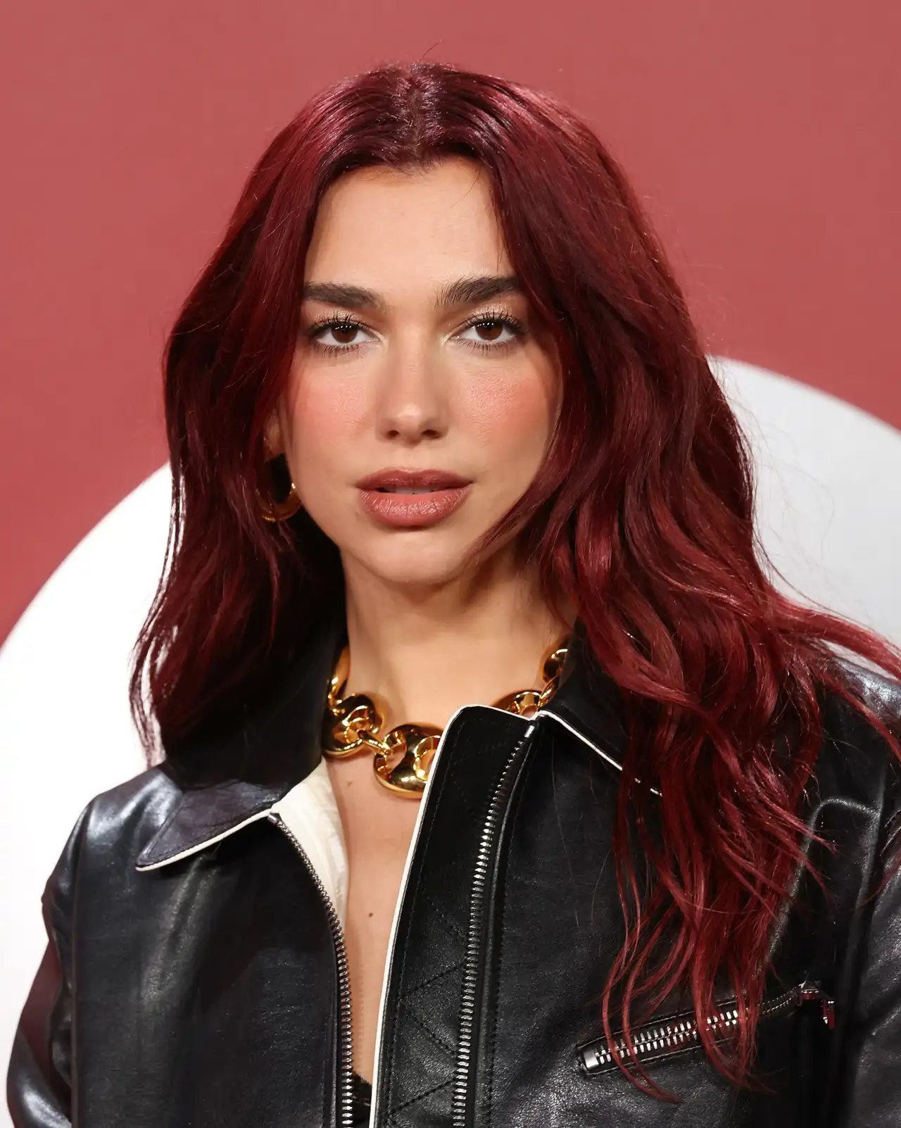 Pelo rojo cereza o “Cherry Girl”: el color de pelo más rejuvenecedor