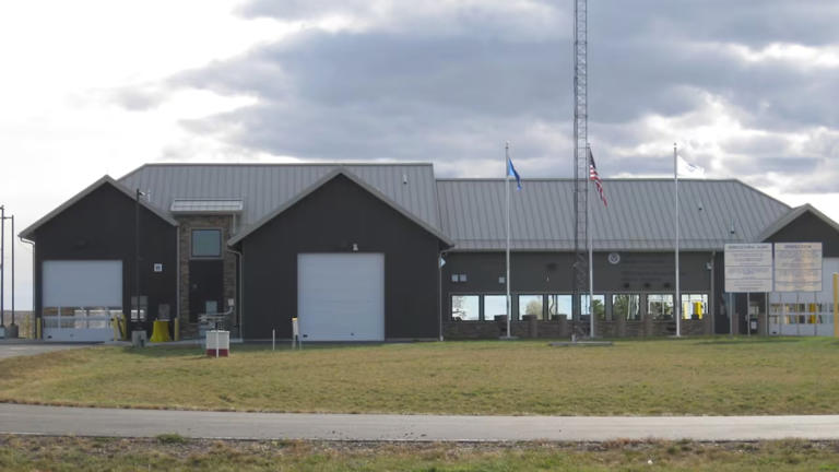 Southern Alberta officials push for second full-serve border crossing