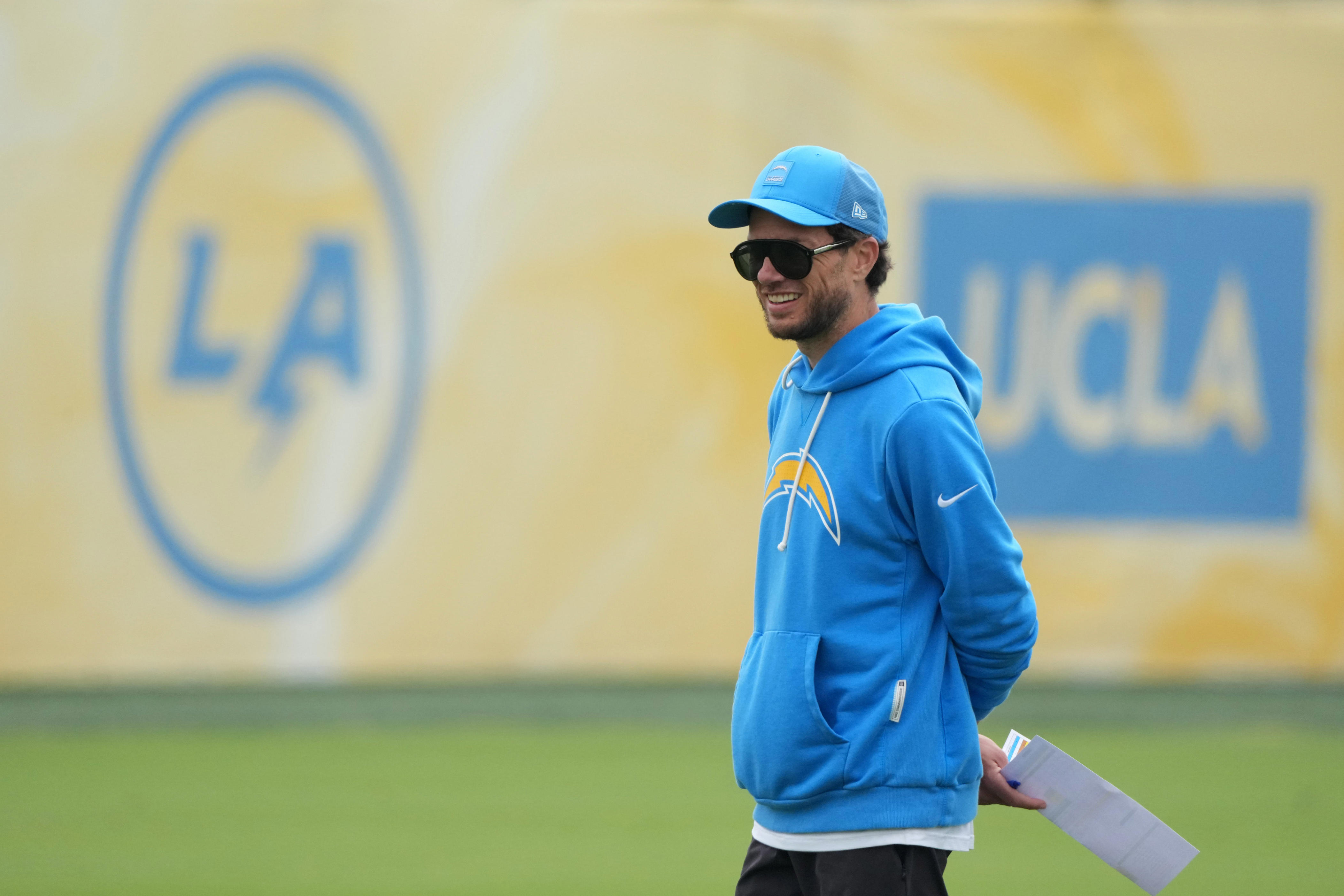 Chargers land 2 staff members in NFL's accelerator program