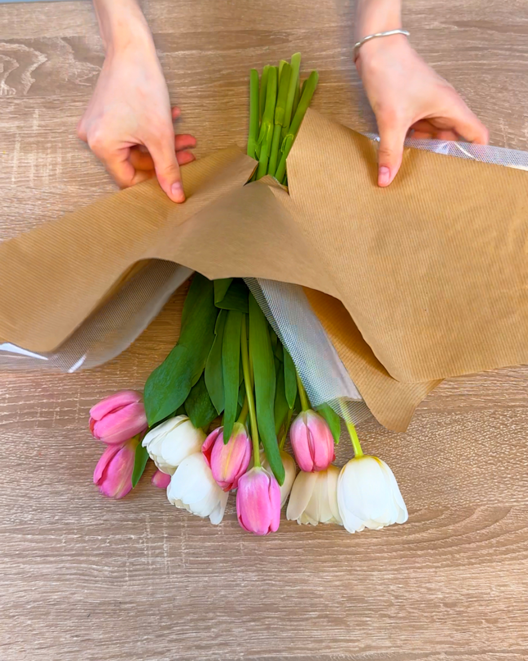 Fluff up your flowers with paper 🌷
