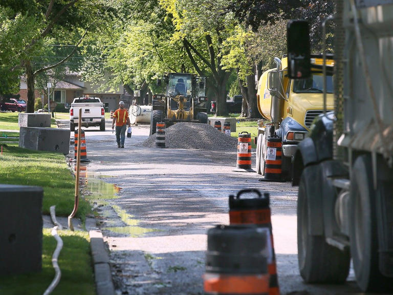 Dilkens details millions for road work in east Windsor