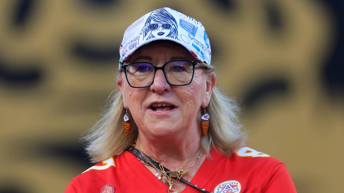 NFL fans push back on Donna Kelce's defense of Travis's old tweets