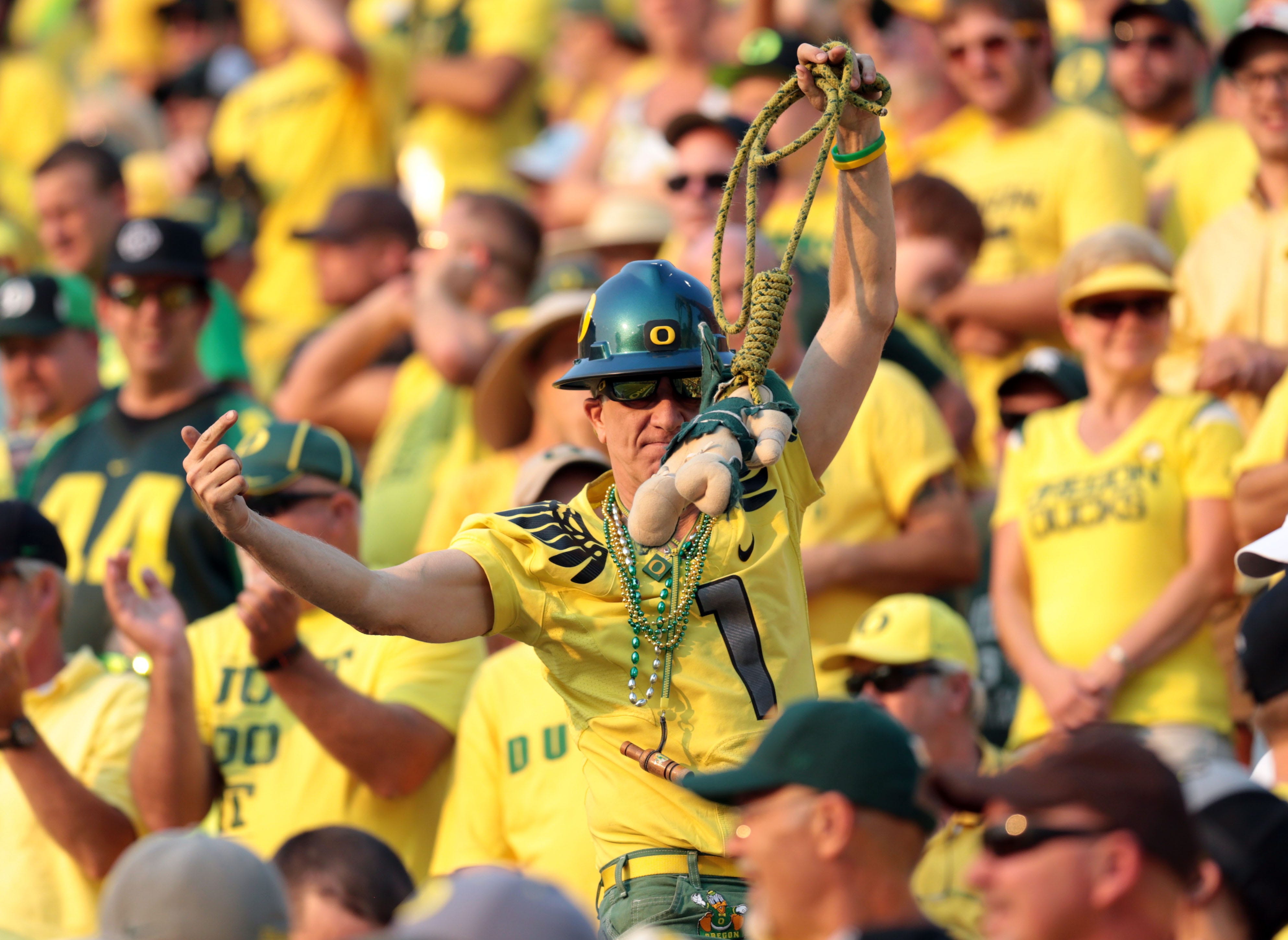 What color do Oregon Duck fans wear? Weekly color schedule for 2026