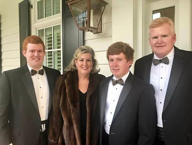 alex murdaugh wife maggie and sons Image 1