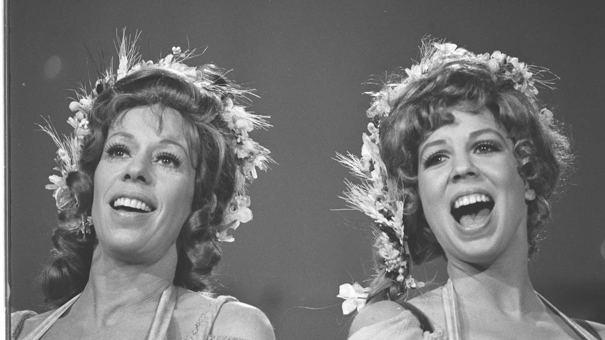 Comedy icons Carol Burnett, 93, and Vicki Lawrence, 77, reunite in ...