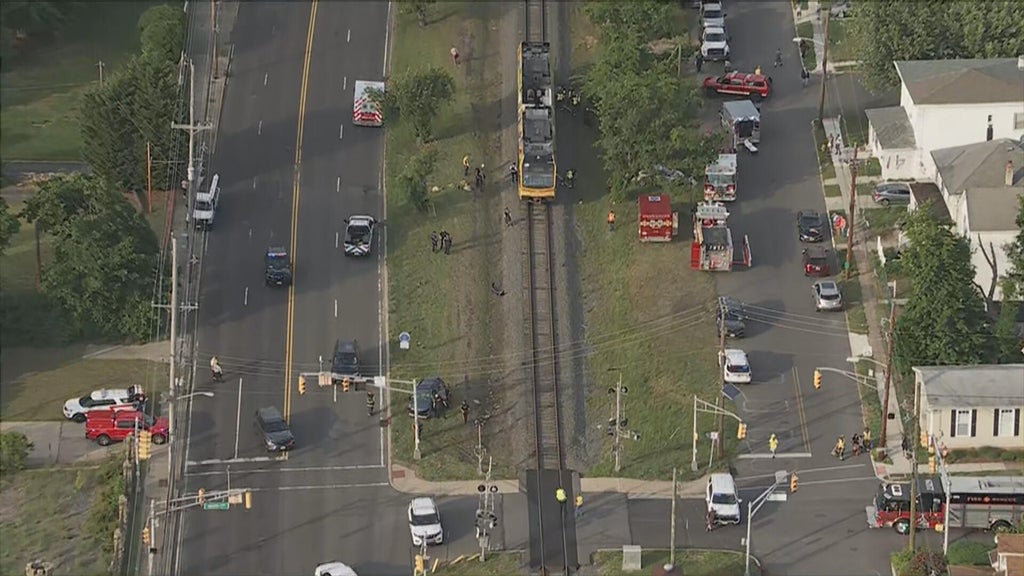 5 injured after NJ Transit train crashes into car in Delran, New Jersey
