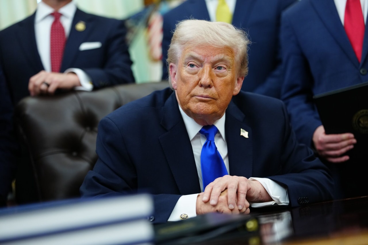 Trump order would push banks to check clients' citizenship status