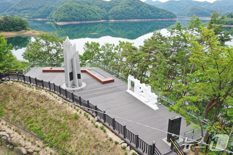 대청호 풍광 감상…보은군 수변 전망대 조성