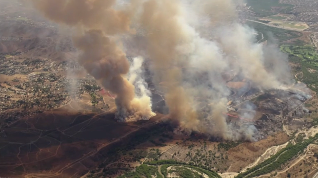 Bain Fire burns over 1,400 acres, injures 4 in Southern California ...