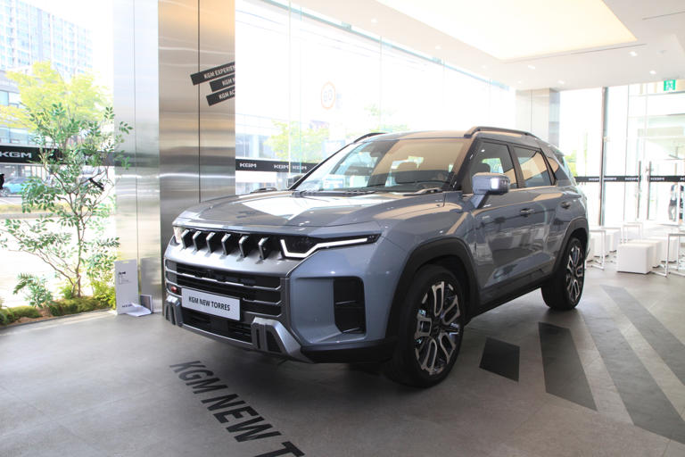 짙어진 정통 SUV DNA…KGM, '뉴 토레스' 출시 [여車저車]