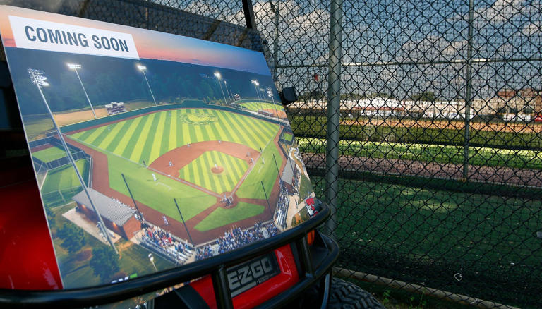 Easton baseball adds 1 more district playoff win to Richards Field history