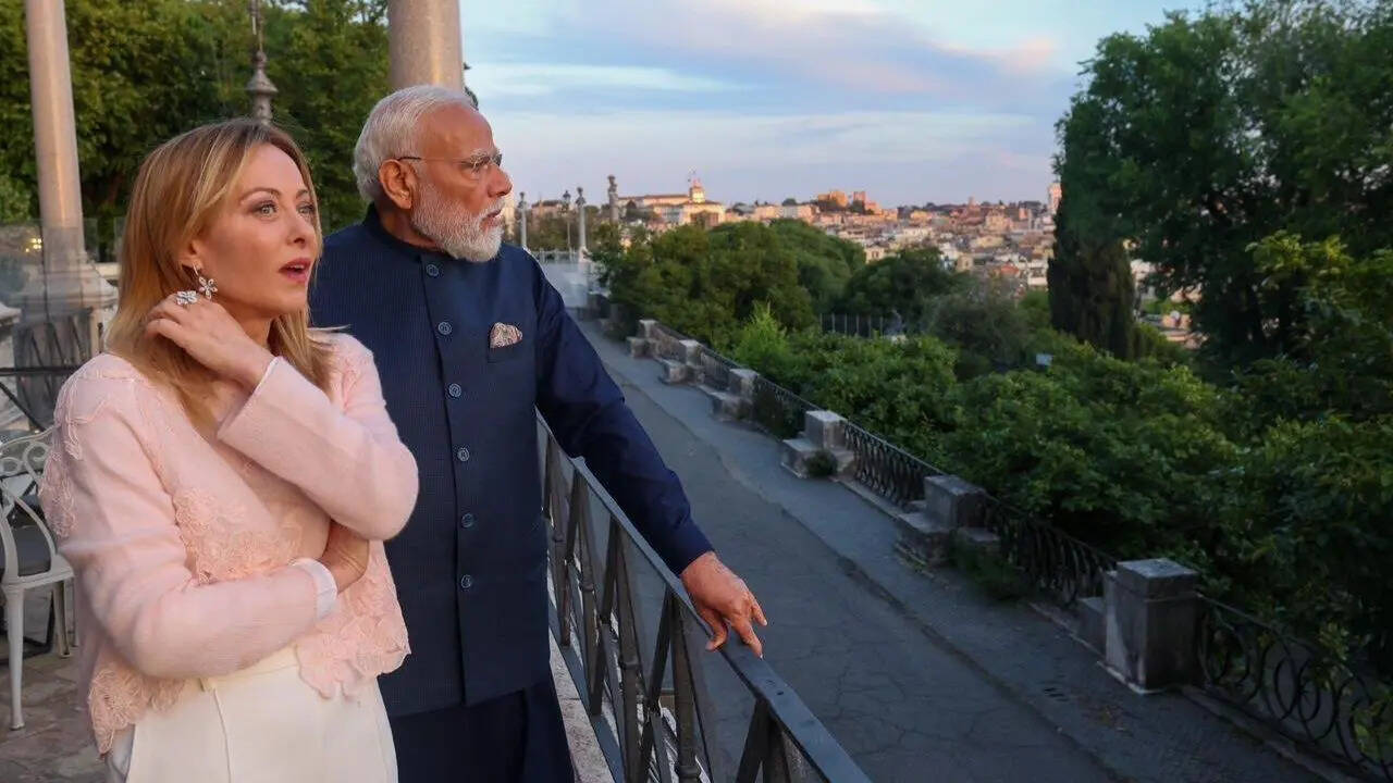 PM Modi, Meloni in Rome: Car ride, dinner and Colosseum visit ahead of ...