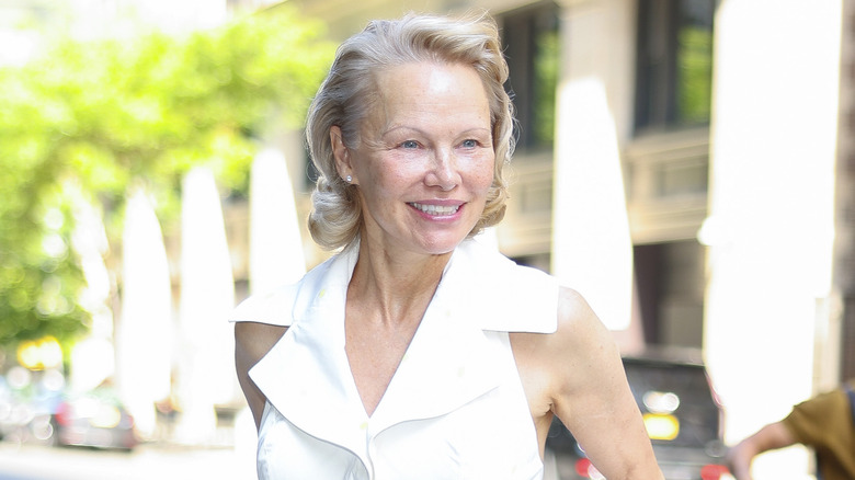 9 Celebs Over 50 Who Went Without Makeup On Social Media & Flaunted ...