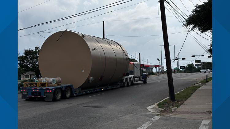 Oversized load trailer hits power lines in Temple