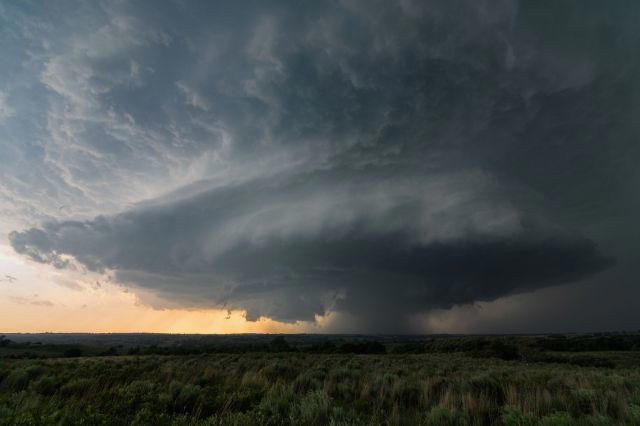 Rare 'mother ship' supercell turns Oklahoma sunset into an otherworldly ...