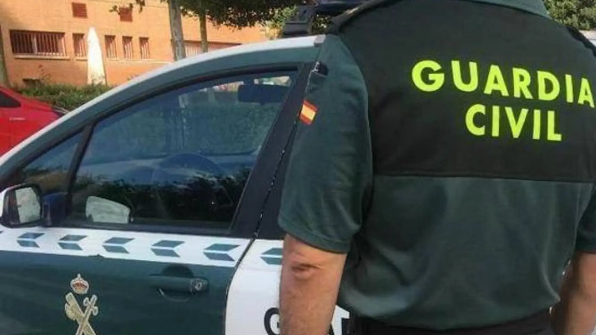 Dos personas atracan a punta de pistola un banco en Pazos de Borbén y ...