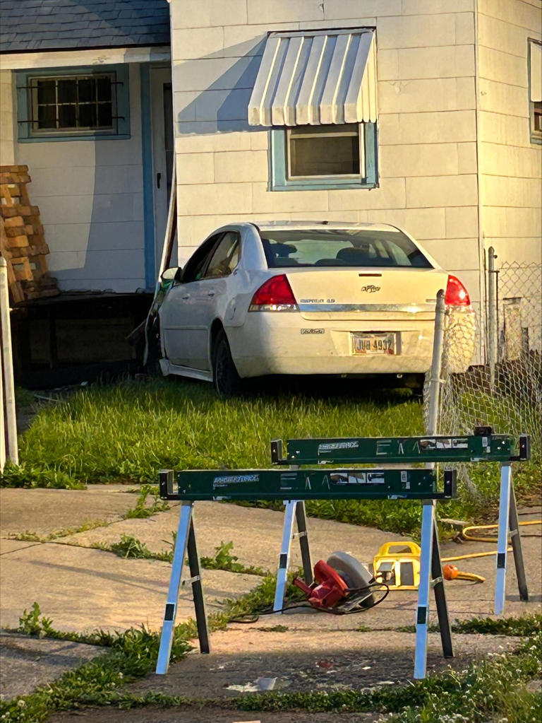 Driver hospitalized after crashing into Toledo house