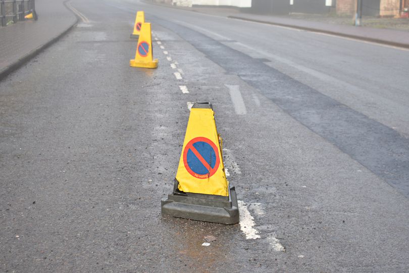 Drivers should know difference between 2 similar red and blue road ...